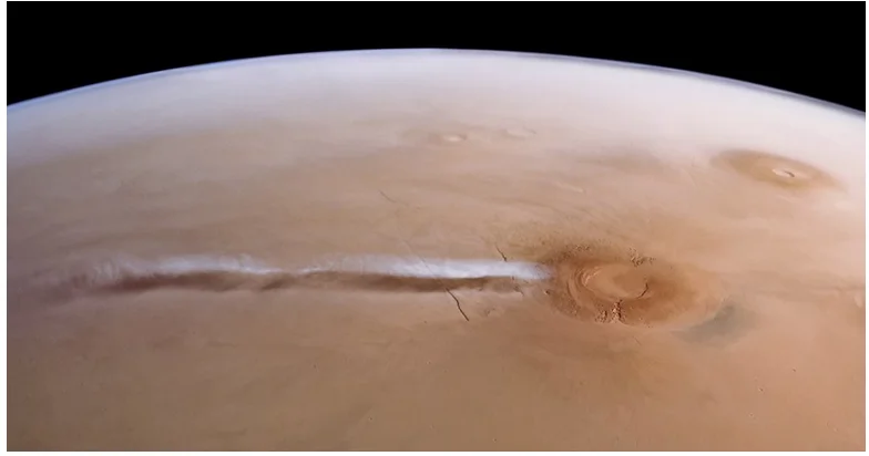 Misteriosa Nube Aparece Encima De Un Volcán En Marte