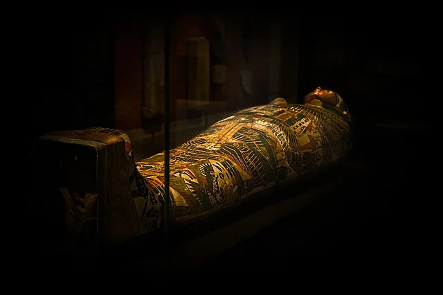 Los investigadores egipcios descubren secretos de una momia sin retirarle sus vendas