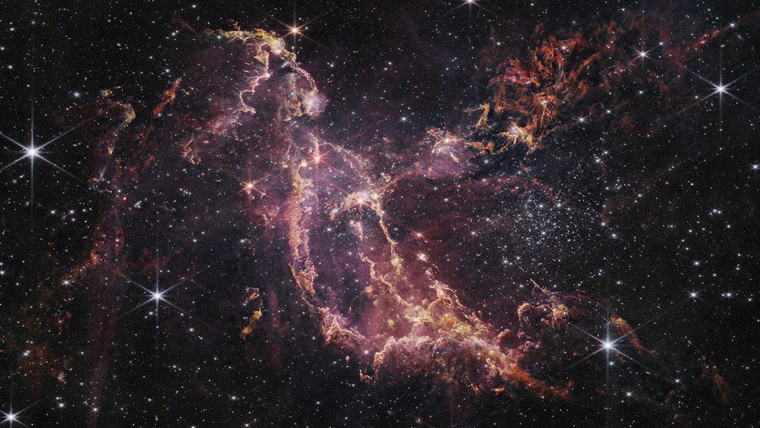 El James Webb capta una increíble formación de estrellas jóvenes en la Pequeña Nube de Magallanes